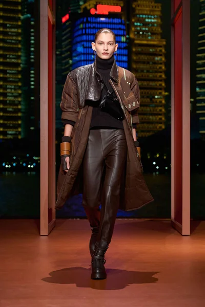 Look 8